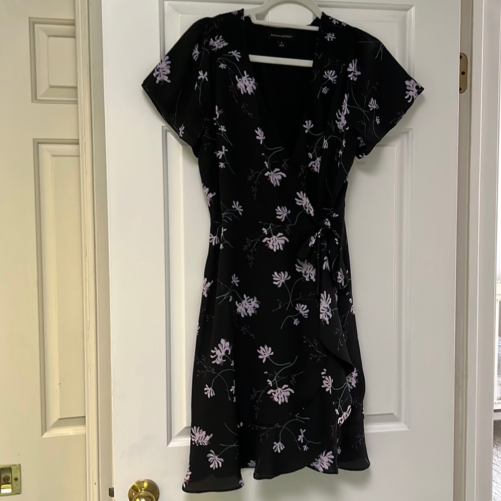 Floral (black w/pink flowers) Banana Republic 6 wrap dress - bow at side